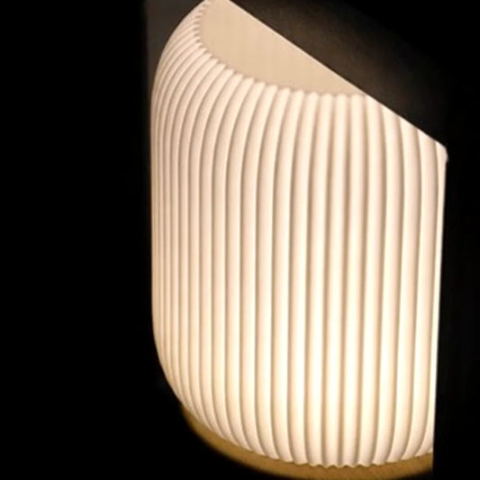 Lampe plissée sans fil à socle effet bois